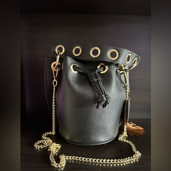 House of Harlow 1960 Leather Bucket  with earrings and (3)  anklets - Picture 3 of 4